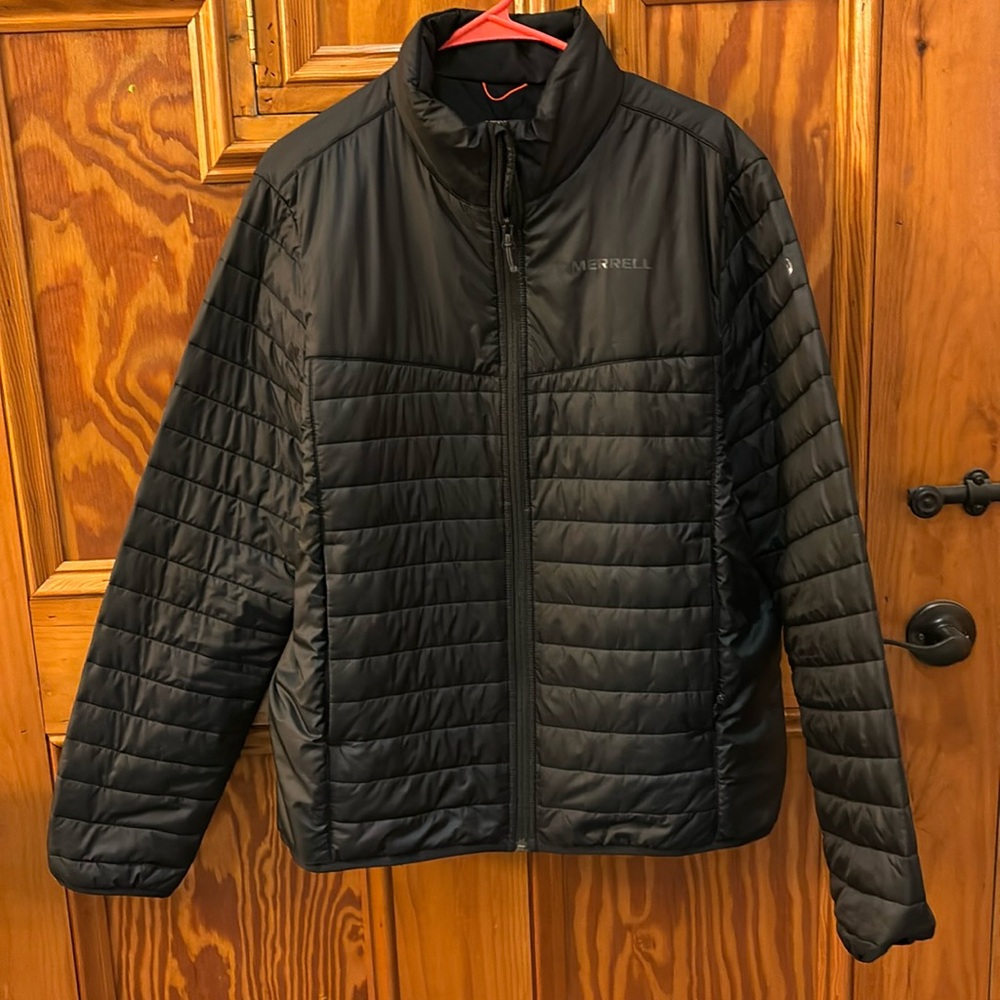 Like new Mens Merrell large black zip up jacket